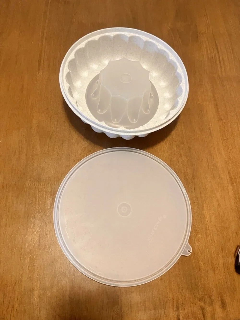 Vtg Tupperware 1202 & 1201 White Speckled 9